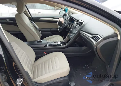 2018 Ford Fusion S z USA, uszkodzony, nr VIN 3FA6P0G70JR125712